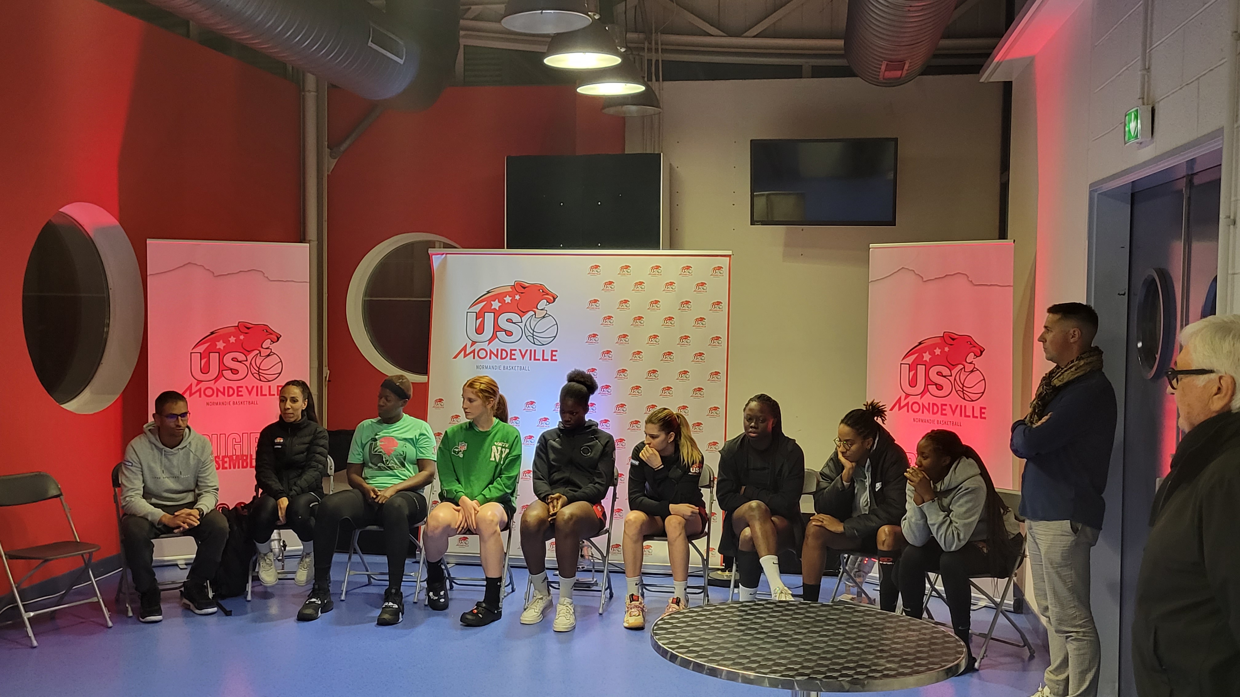 Les joueuses et leur coach