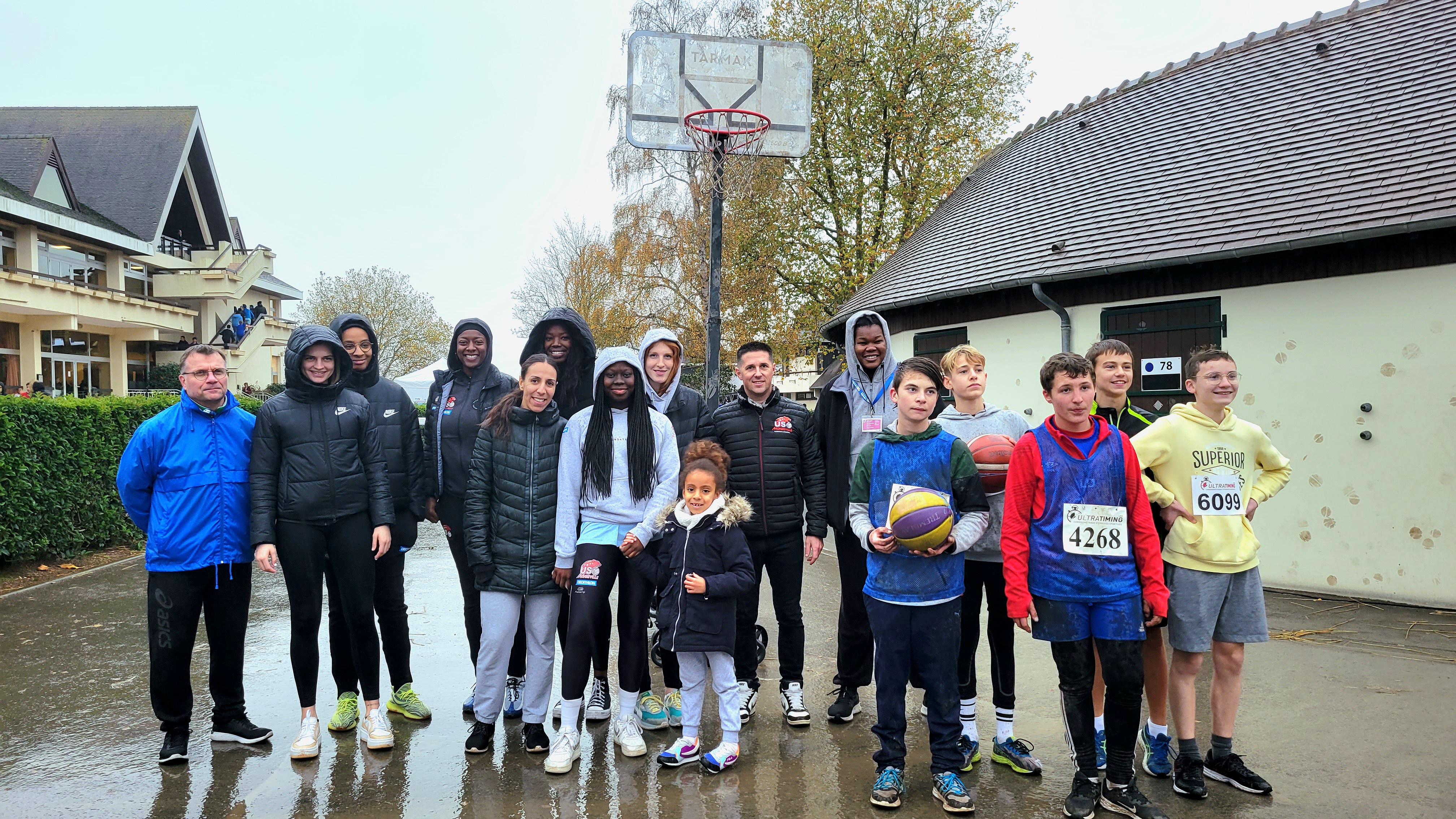 Nos Lionnes sur le terrain de basket