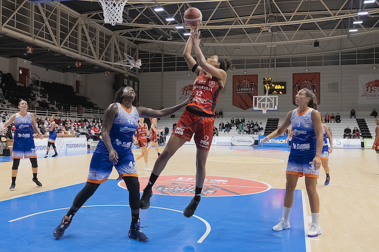 Jodie CORNELIE-SIGUMUNDOVA, meilleure joueuse du match - Baledent Photographie Jodie CORNELIE-SIGUMUNDOVA, meilleure joueuse du match - Baledent Photographie