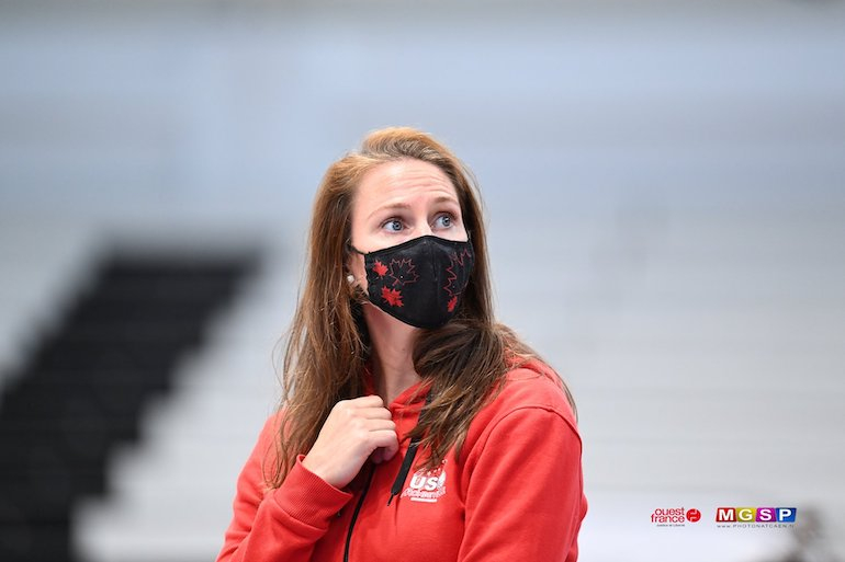Kim Gaucher-Smith assiste néanmoins à tous les matchs de l'équipe professionnelle et prend des notes sur le banc - ©Guillaume Marie - MGSP Photonat Kim Gaucher smith est enceinte